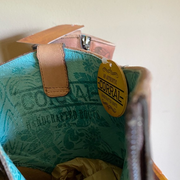 Corral Women’s Vintage Multi Color Engraved Boot - Picture 9 of 14